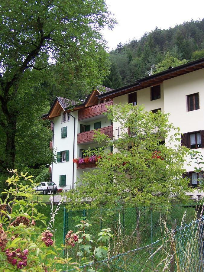 B&B Ai Pini Tiarno di Sopra エクステリア 写真